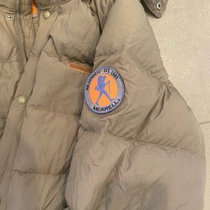 Merrell Wilderness 800 fill puff; compresses to form a neck pillow C-Shaped